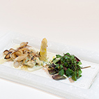 ホワイトアスパラガスのヅラティネ いろいろな貝のサラダ仕立て