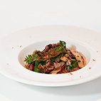 竹の子とホタルイカのリングイネ　自家製からすみと木の芽の香り