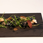 赤パプリカと水牛モッツァレラを詰めたラビオリ　万願寺唐辛子と沼島の鱧のソース