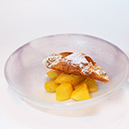 マンゴーとパインのソルベ　カンノーロ添え