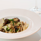 サザエと松茸、天然キノコのアーリオ・オーリオ