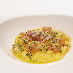 秋鮭のスモーク、バターナッツかぼちゃのリゾッティーニ　いくらのソースで