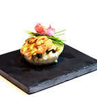 蝦夷鮑と小蕪、子芋のグラタン仕立て　塩水うにと自家製いくら