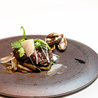 岩手産短角牛のロートロ炭火焼き　やわらか牛蒡のサラダ