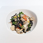 相生千珠牡蠣のアラビアータ イカ墨のキタッラで