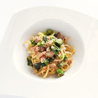 次郎猪の白ワイン煮込み サフラン風味のキタッラ