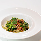 富山産ずわい蟹のアラビアータ　菊菜のサルサヴェルデ