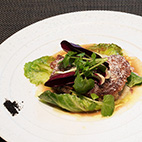 蝦夷鹿の片面だけミラノ風カツレツ　白菜のクレーマとラディッキオ