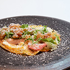 富山産ずわい蟹、水牛モッツァレラチーズのクレスペッレ　ういきょうのサラダと人参のマルメラータ