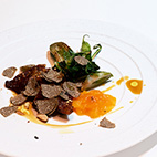 石黒農場のホロホロ鳥のコンフィ　柿ジャムとナッツのソース